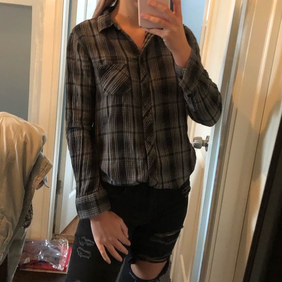 Urban Outfitters Black and Gray Flannel - Picture 2 of 5